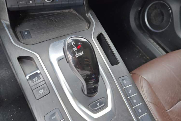 Used Wey VV6 2020 2.0T Two-Wheel Drive Smart Enjoyment+ Gear Lever