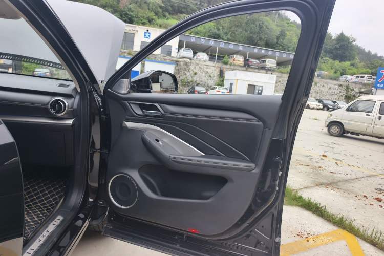 Used Wey VV6 2020 2.0T Four-Wheel Drive Zhiyu+ Interior 5