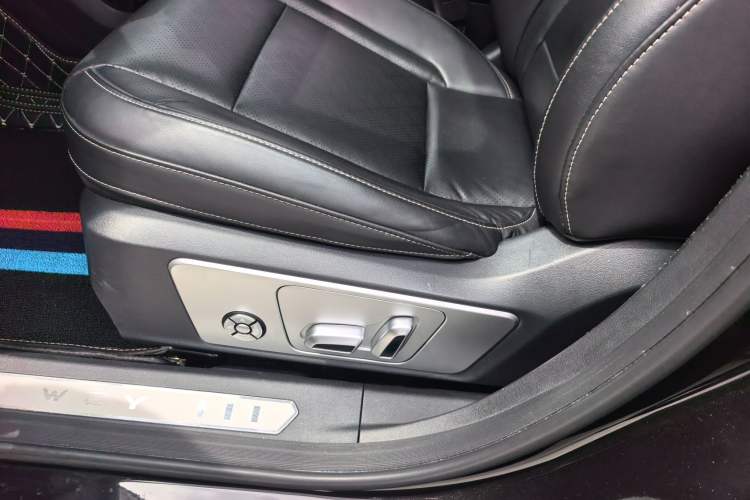 Used Wey VV6 2020 2.0T Two-Wheel Drive Smart Protection+ Interior 6