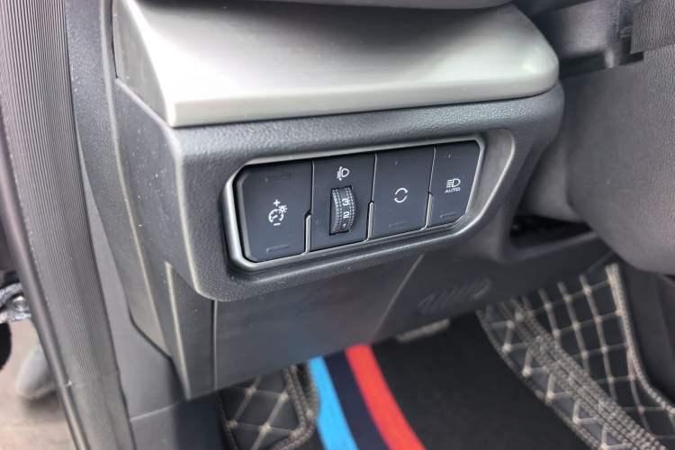 Used Wey VV6 2020 2.0T Two-Wheel Drive Smart Protection+ Interior 7