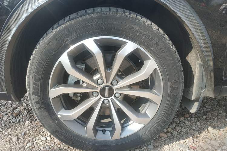 Used Wey VV6 2020 2.0T Four-Wheel Drive Zhiyu+ Left Front Wheel Hub