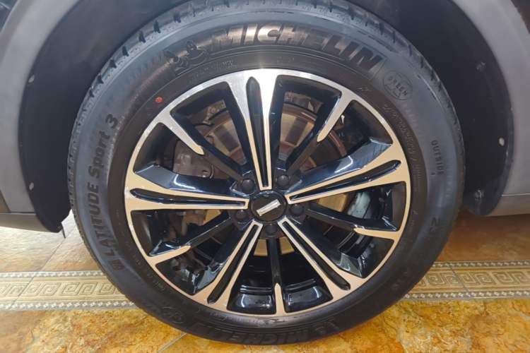 Used Wey VV6 2020 2.0T Two-Wheel Drive Collie SmartDrive+ Left Front Wheel Hub
