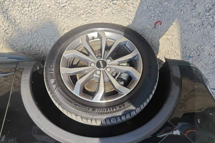 Used Wey VV6 2020 2.0T Two-Wheel Drive Smart Protection+ Left Front Wheel Hub