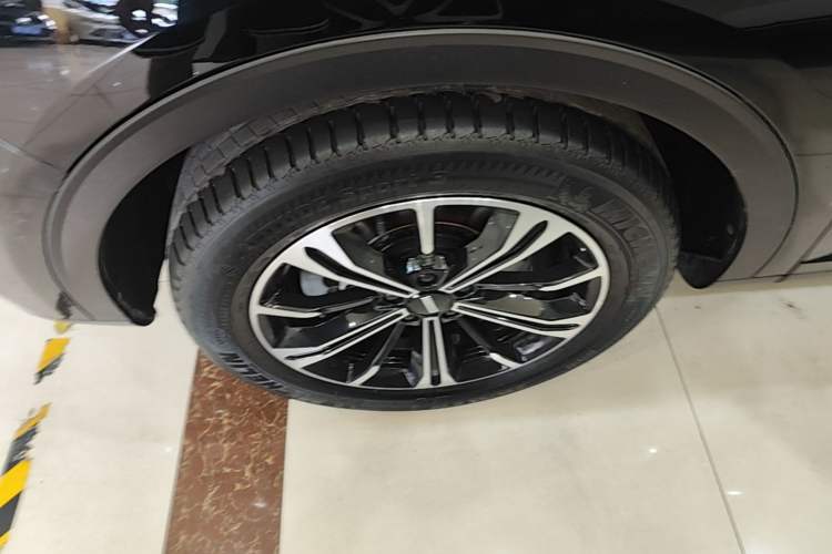 Used Wey VV6 2020 2.0T Two-Wheel Drive Smart Enjoyment+ Left Front Wheel Hub