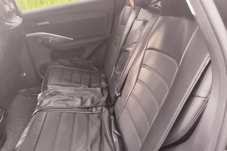 Used Wey VV6 2020 2.0T Two-Wheel Drive Smart Enjoyment+ Left Rear Seat
