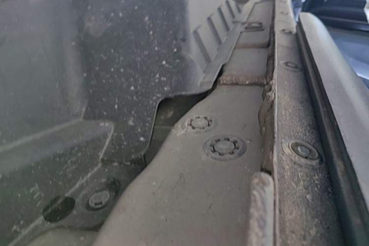 Used Wey VV6 2020 2.0T Two-Wheel Drive Smart Protection+ Left Side Sill