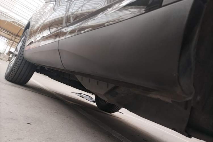 Used Wey VV6 2020 2.0T Two-Wheel Drive Smart Protection+ Left Side Sill