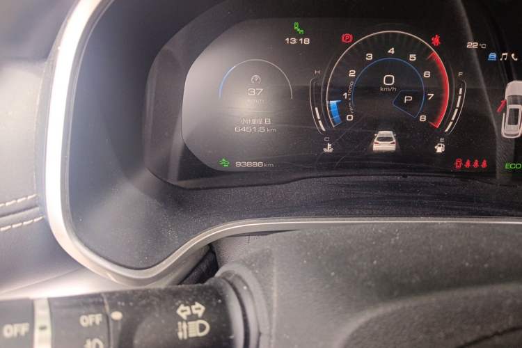 Used Wey VV6 2020 2.0T Two-Wheel Drive Smart Enjoyment+ Odometer Close Up