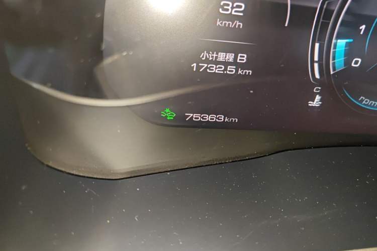 Used Wey VV6 2020 2.0T Four-Wheel Drive Zhiyu+ Odometer Close Up