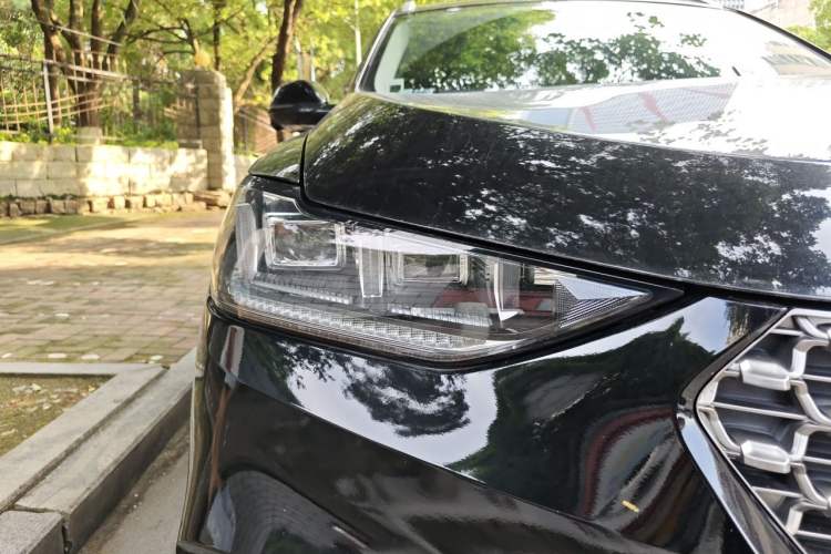 Used Wey VV6 2020 2.0T Two-Wheel Drive Smart Enjoyment+ Right Front Headlight