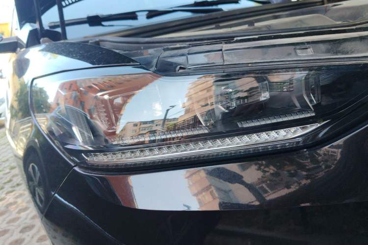 Used Wey VV6 2020 2.0T Two-Wheel Drive Smart Protection+ Right Front Headlight