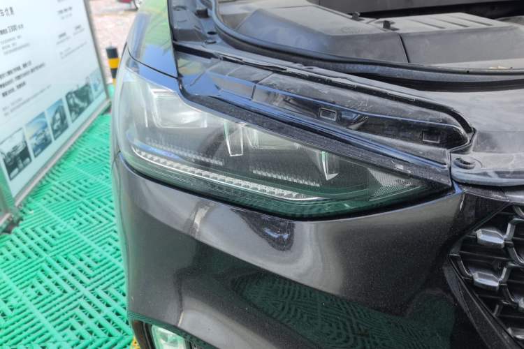 Used Wey VV6 2020 2.0T Two-Wheel Drive Smart Enjoyment+ Right Front Headlight