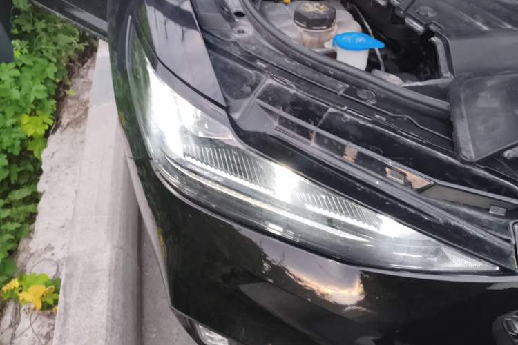 Used Wey VV6 2020 2.0T Two-Wheel Drive Smart Enjoyment+ Right Front Headlight