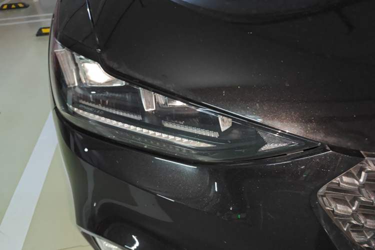 Used Wey VV6 2020 2.0T Two-Wheel Drive Smart Enjoyment+ Right Front Headlight