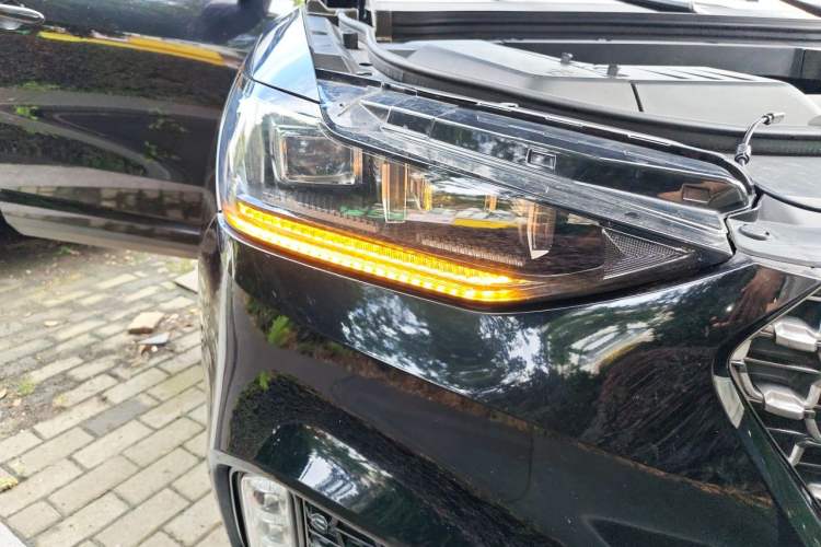 Used Wey VV6 2020 2.0T Two-Wheel Drive Smart Enjoyment+ Right Front Headlight