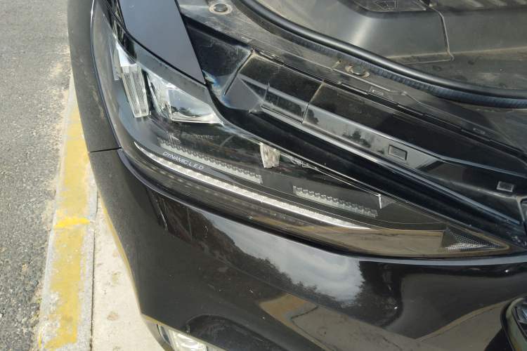 Used Wey VV6 2020 2.0T Two-Wheel Drive Smart Protection+ Right Front Headlight