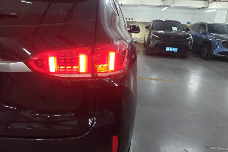Used Wey VV6 2020 2.0T Two-Wheel Drive Collie SmartDrive+ Right Rear Taillight