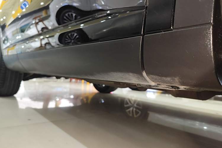 Used Wey VV6 2020 2.0T Two-Wheel Drive Smart Enjoyment+ Right Side Sill