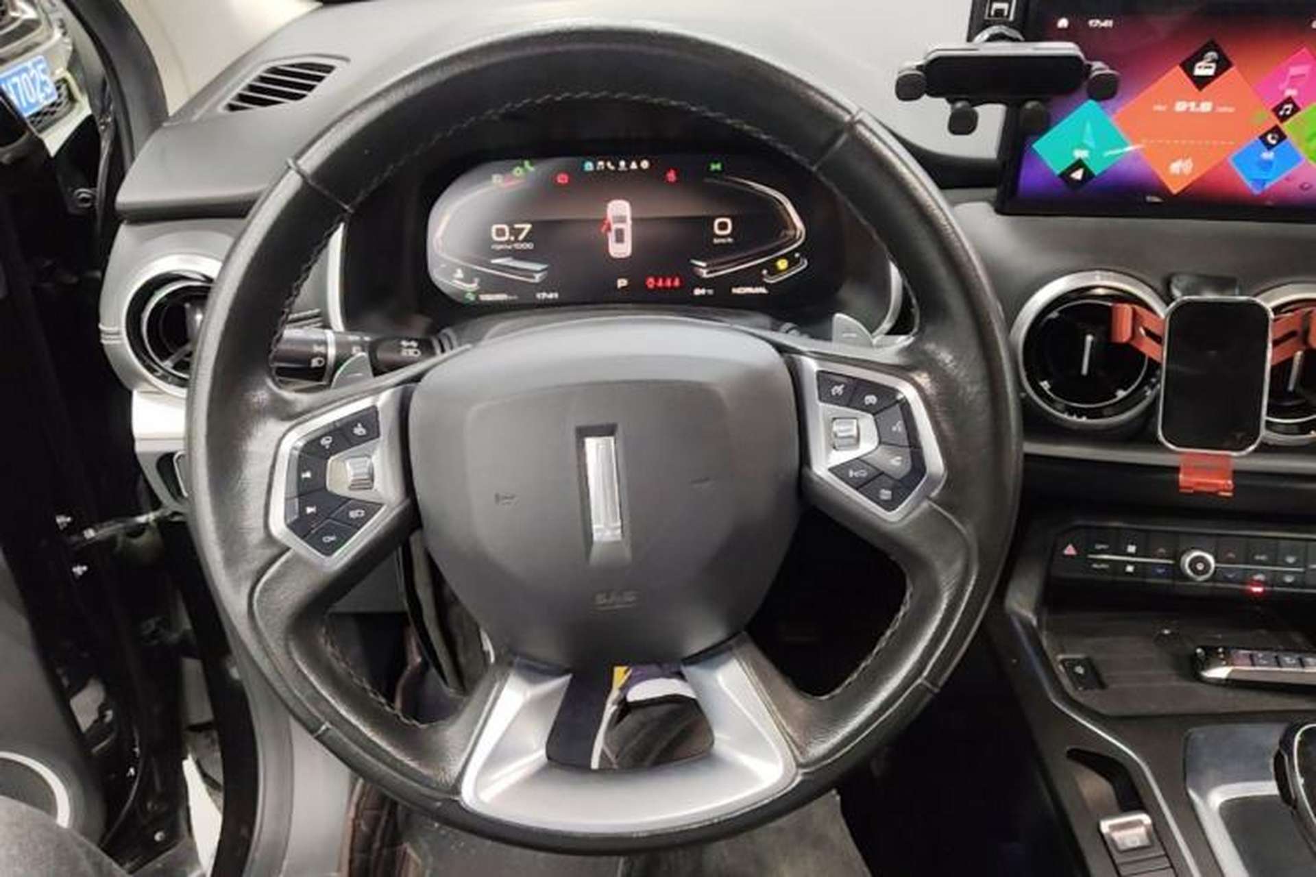 Used Wey VV6 2020 2.0T Two-Wheel Drive Smart Enjoyment+ Steering Wheel