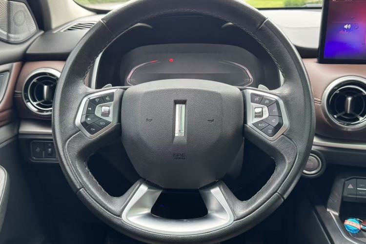 Used Wey VV6 2020 2.0T Four-Wheel Drive Zhiyu+ Steering Wheel