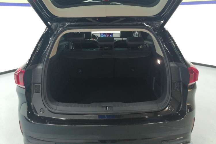 Used Wey VV6 2020 2.0T Two-Wheel Drive Smart Enjoyment+ Trunk