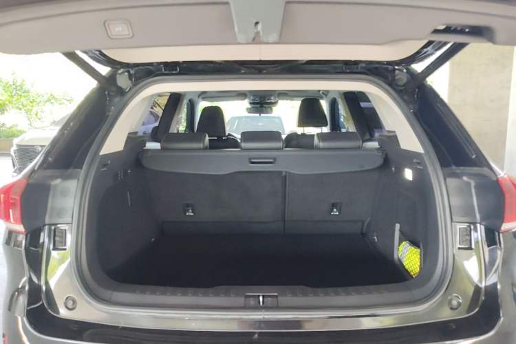 Used Wey VV6 2020 2.0T Two-Wheel Drive Smart Protection+ Trunk