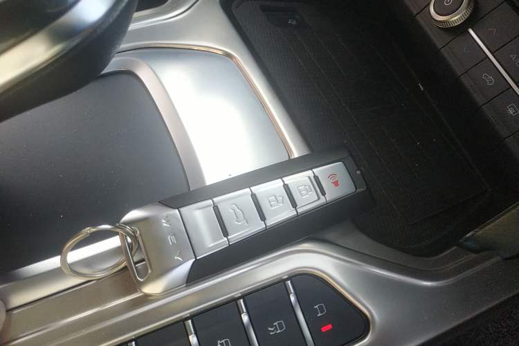 Used Wey VV6 2020 2.0T Four-Wheel Drive Zhiyu+ Vehicle Key