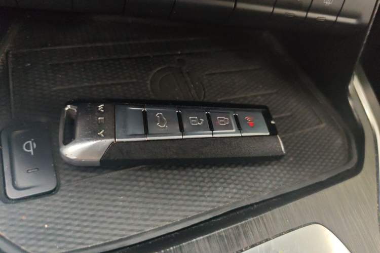 Used Wey VV6 2020 2.0T Two-Wheel Drive Smart Enjoyment+ Vehicle Key