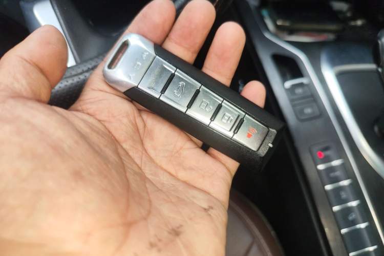 Used Wey VV6 2020 2.0T Two-Wheel Drive Smart Protection+ Vehicle Key