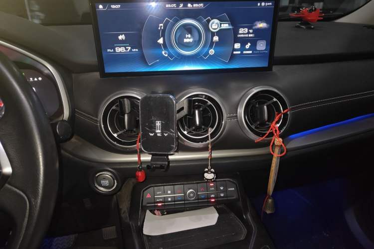 Used Wey VV6 2020 2.0T Two-Wheel Drive Smart Protection+ Audio And AC Panel