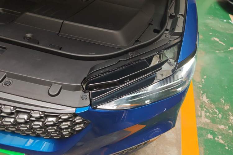Used Wey VV6 2020 2.0T Four-Wheel Drive Zhiyu+ Engine Bay Left