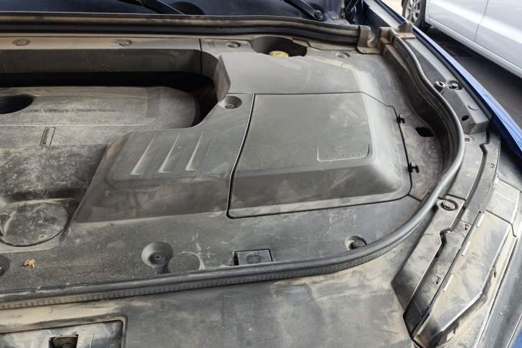 Used Wey VV6 2020 2.0T Two-Wheel Drive Smart Protection+ Engine Bay Left