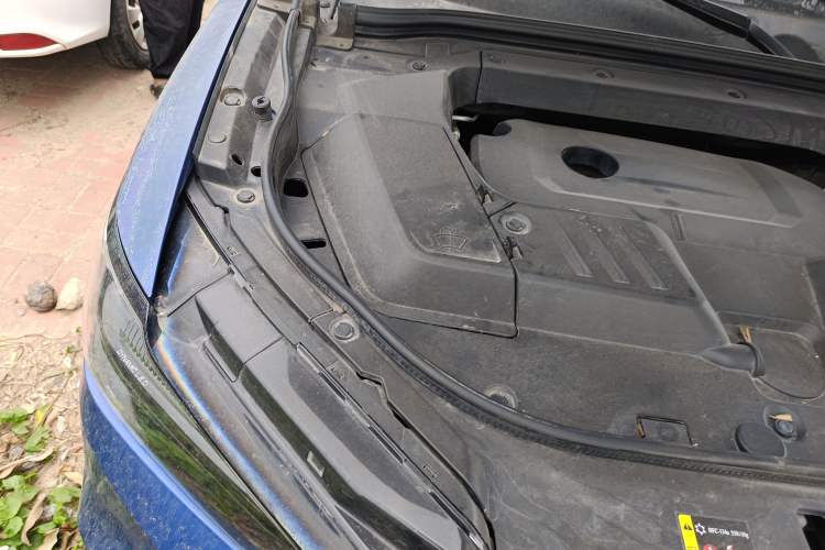 Used Wey VV6 2020 2.0T Two-Wheel Drive Smart Protection+ Engine Bay Right