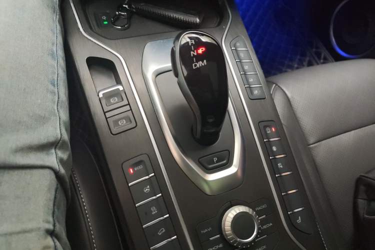 Used Wey VV6 2020 2.0T Four-Wheel Drive Zhiyu+ Gear Lever