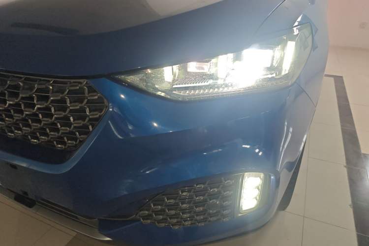 Used Wey VV6 2020 2.0T Two-Wheel Drive Smart Enjoyment+ Left Front Headlight
