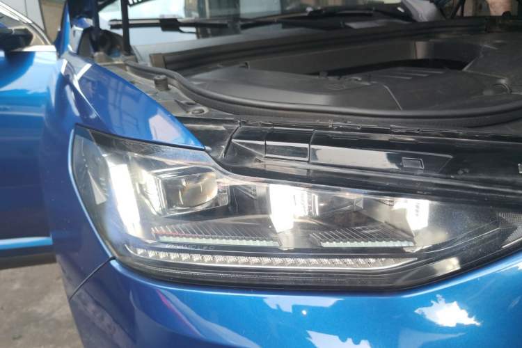 Used Wey VV6 2020 2.0T Two-Wheel Drive Smart Enjoyment+ Right Front Headlight