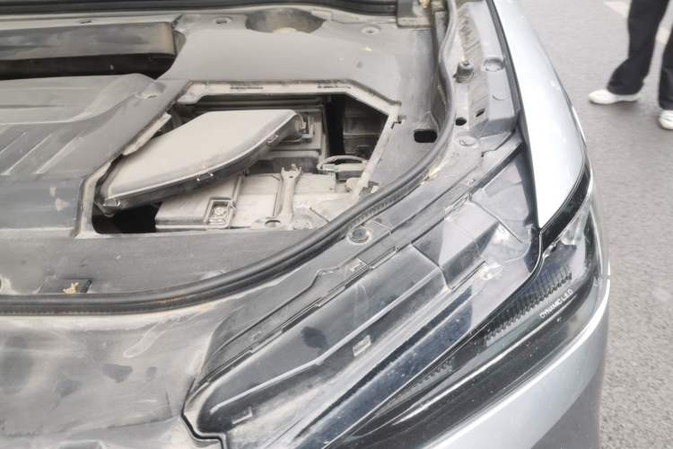 Used Wey VV6 2020 2.0T Two-Wheel Drive Smart Protection+ Engine Bay Left