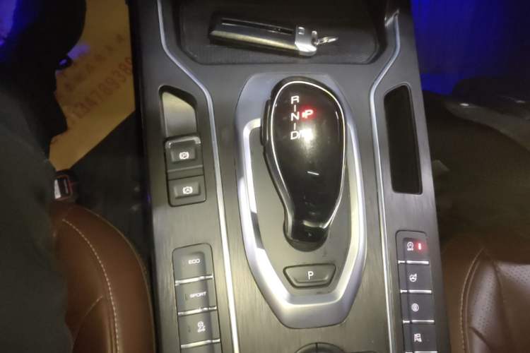 Used Wey VV6 2020 2.0T Two-Wheel Drive Smart Protection+ Gear Lever