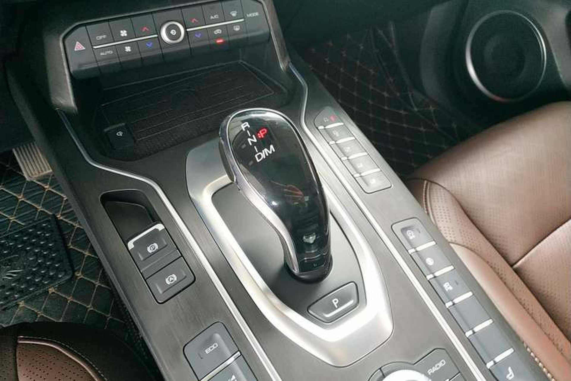 Used Wey VV6 2020 2.0T Four-Wheel Drive Zhiyu+ Gear Lever