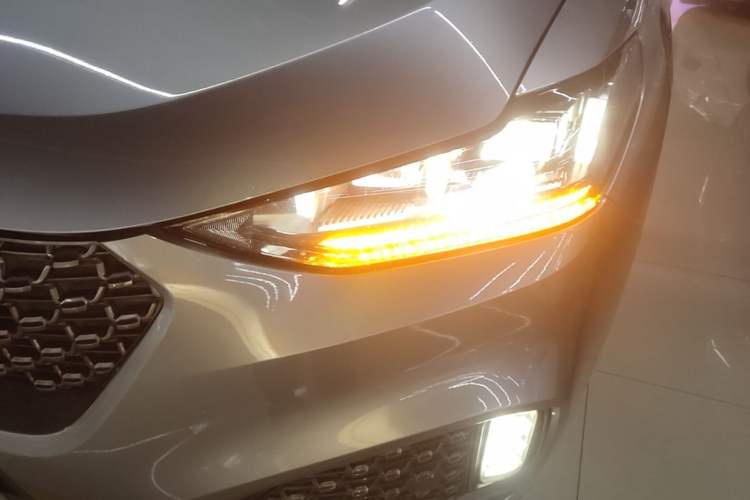 Used Wey VV6 2020 2.0T Two-Wheel Drive Smart Protection+ Left Front Headlight