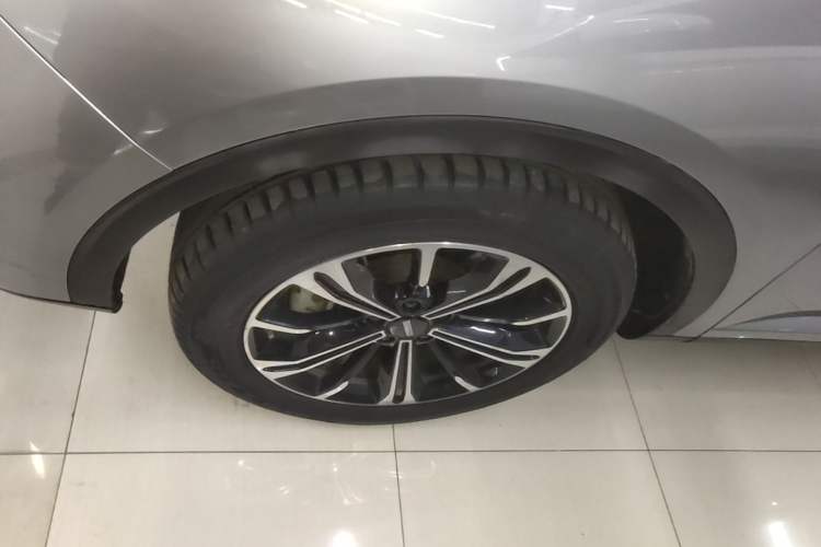 Used Wey VV6 2020 2.0T Two-Wheel Drive Smart Protection+ Left Front Wheel Hub