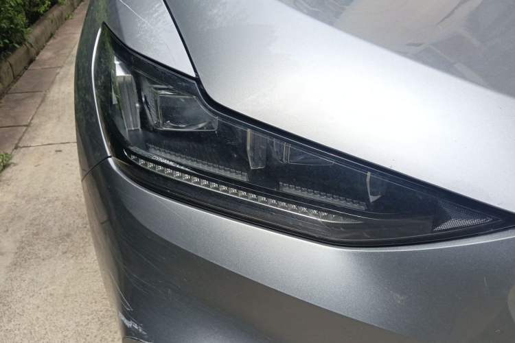 Used Wey VV6 2020 2.0T Two-Wheel Drive Zhiyue+ Right Front Headlight