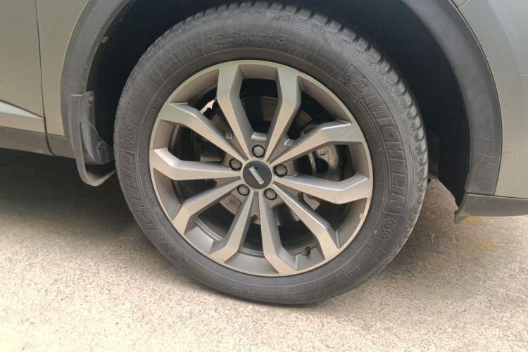 Used Wey VV6 2020 2.0T Two-Wheel Drive Zhiyue+ Right Front Wheel Hub