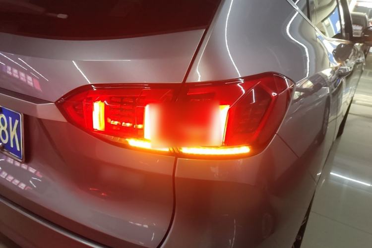 Used Wey VV6 2020 2.0T Two-Wheel Drive Smart Protection+ Right Rear Taillight