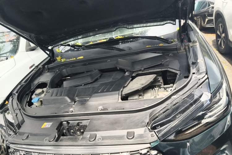 Used Wey VV6 2020 2.0T Two-Wheel Drive Smart Enjoyment+ Engine Bay