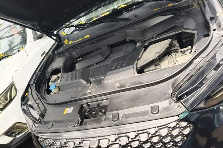 Used Wey VV6 2020 2.0T Two-Wheel Drive Smart Enjoyment+ Engine Bay Right