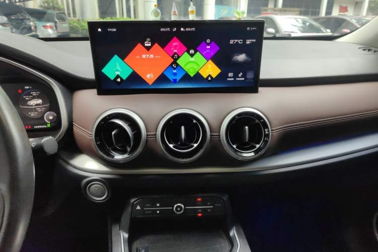 Used Wey VV6 2020 2.0T Two-Wheel Drive Smart Enjoyment+ Audio And AC Panel