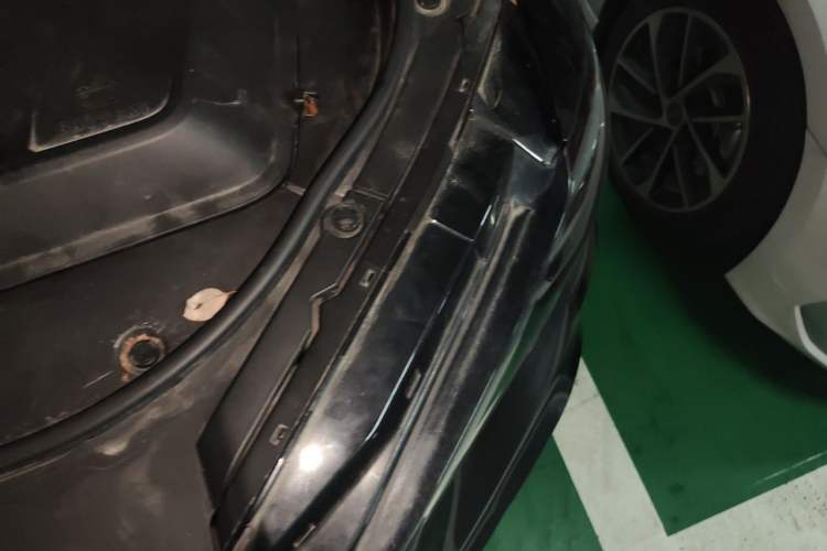 Used Wey VV6 2020 2.0T Two-Wheel Drive Smart Protection+ Engine Bay Left