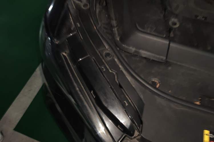 Used Wey VV6 2020 2.0T Two-Wheel Drive Smart Protection+ Engine Bay Right