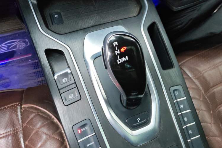 Used Wey VV6 2020 2.0T Two-Wheel Drive Smart Enjoyment+ Gear Lever